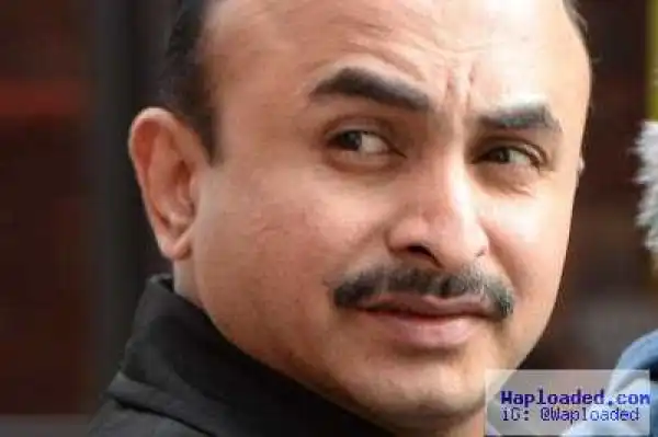 Drunk Plane Passenger Drops his Trousers and URINATES in Aircraft during Flight